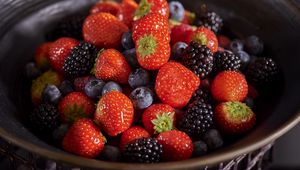 Preview wallpaper strawberries, blackberries, blueberries, berries, food