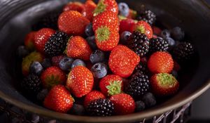 Preview wallpaper strawberries, blackberries, blueberries, berries, food