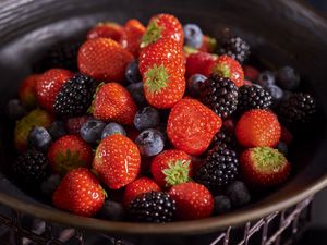 Preview wallpaper strawberries, blackberries, blueberries, berries, food