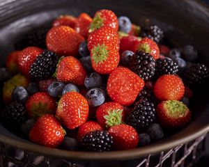 Preview wallpaper strawberries, blackberries, blueberries, berries, food