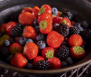 Preview wallpaper strawberries, blackberries, blueberries, berries, food