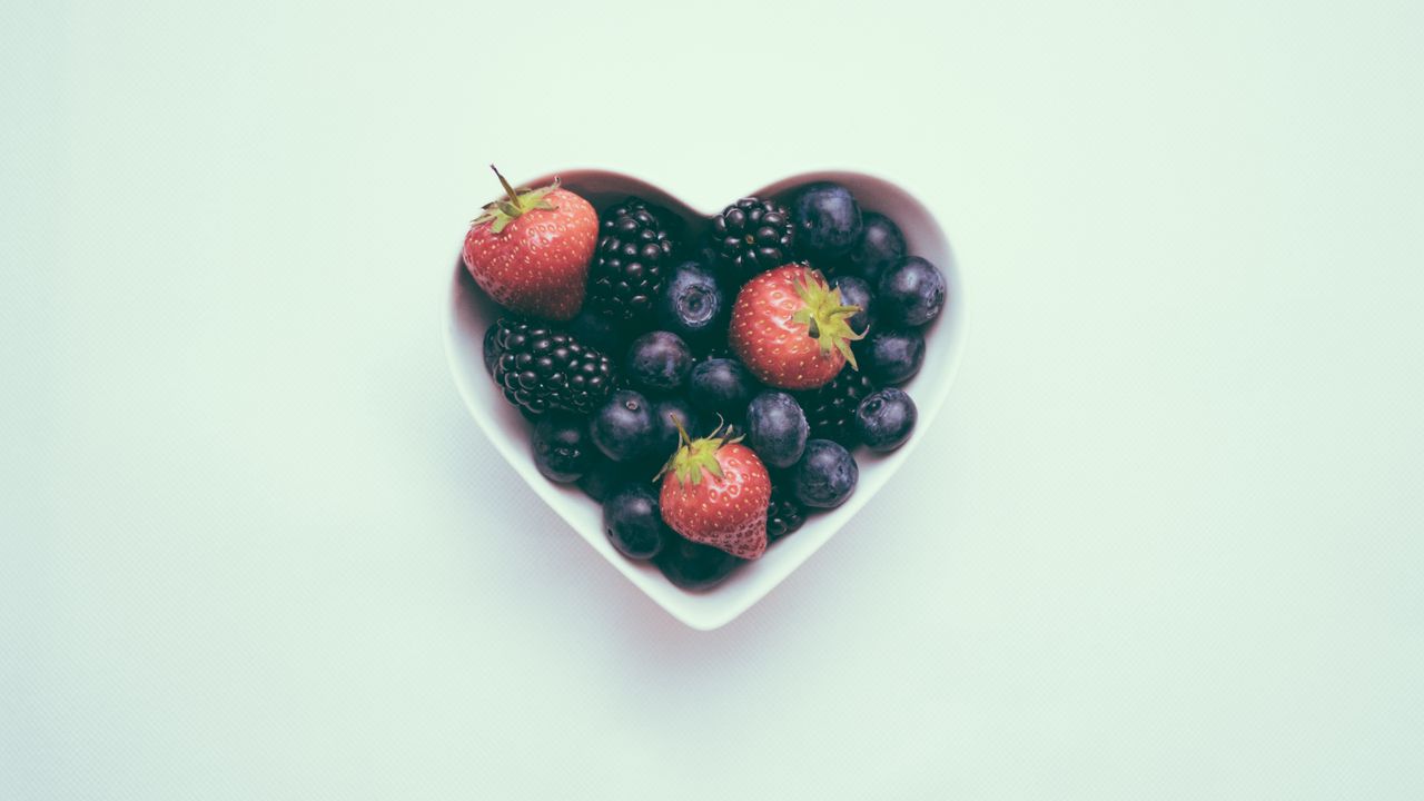 Wallpaper strawberries, blackberries, blueberries, berries, white