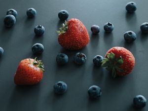 Preview wallpaper strawberries, blueberries, berries, food