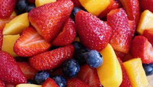 Preview wallpaper strawberries, blueberries, berries, juicy