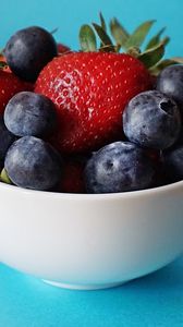 Preview wallpaper strawberries, blueberries, berries, bowl