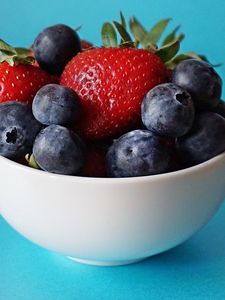 Preview wallpaper strawberries, blueberries, berries, bowl
