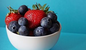 Preview wallpaper strawberries, blueberries, berries, bowl