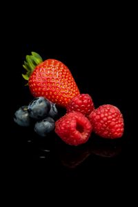 Preview wallpaper strawberries, blueberries, raspberries, fruits