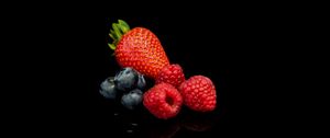 Preview wallpaper strawberries, blueberries, raspberries, fruits