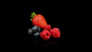 Preview wallpaper strawberries, blueberries, raspberries, fruits