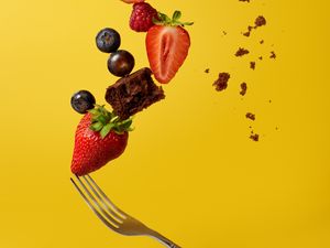 Preview wallpaper strawberries, blueberries, raspberries, berries, pie, fork