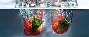 Preview wallpaper strawberries, couple, berry, liquid, water, splash