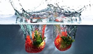 Preview wallpaper strawberries, couple, berry, liquid, water, splash