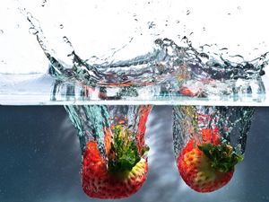 Preview wallpaper strawberries, couple, berry, liquid, water, splash