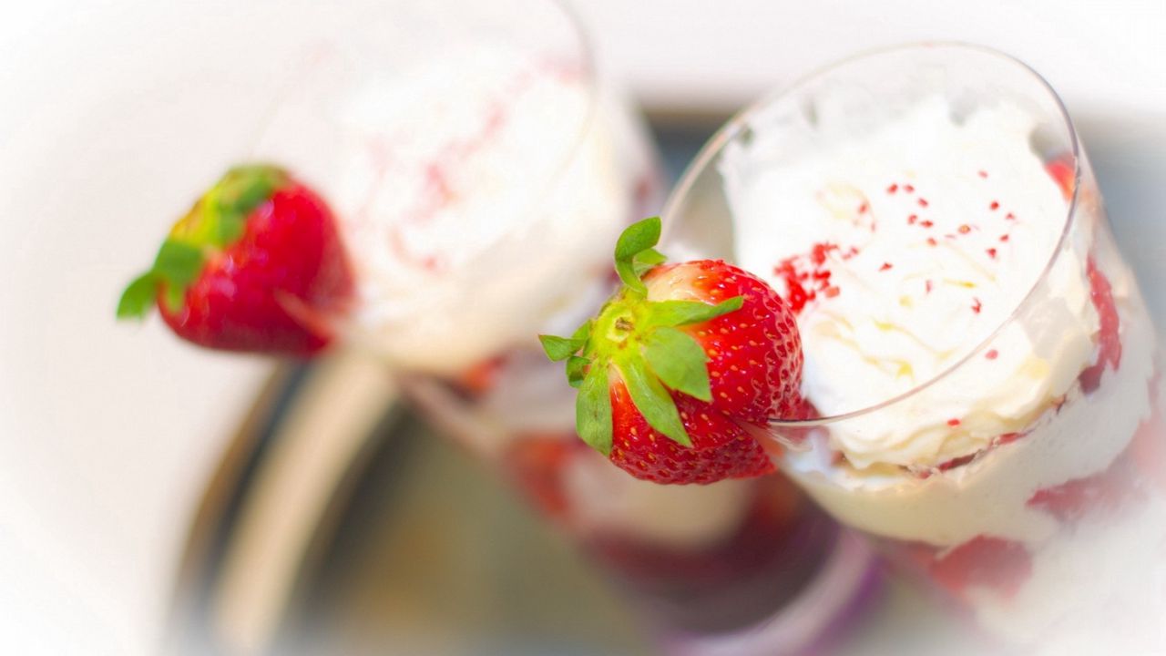 Wallpaper strawberries, cream, berry, glass