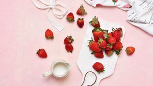 Preview wallpaper strawberries, cream, dessert, pink