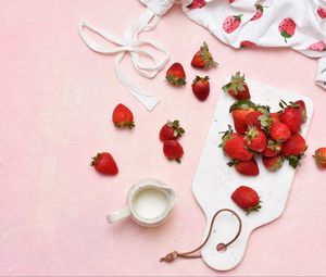 Preview wallpaper strawberries, cream, dessert, pink