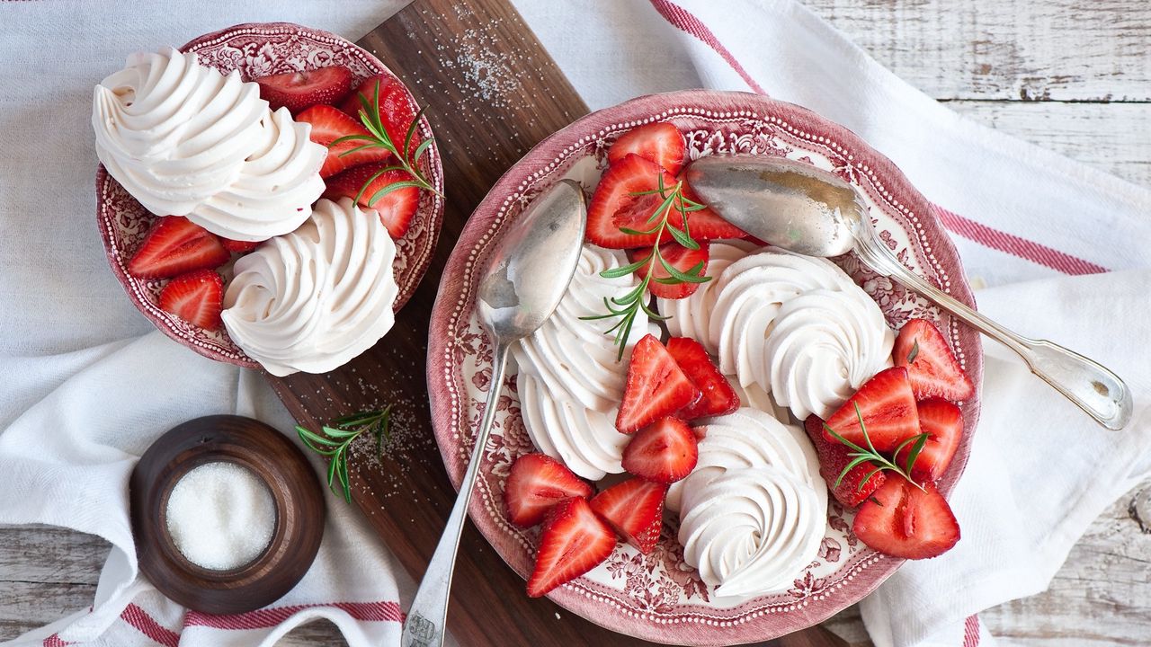 Wallpaper strawberries, cream, dessert, sweet