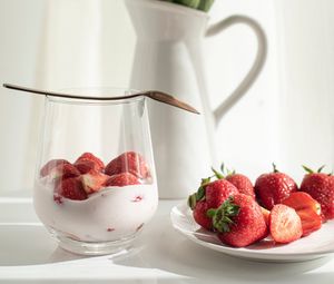 Preview wallpaper strawberries, dessert, peonies, flowers