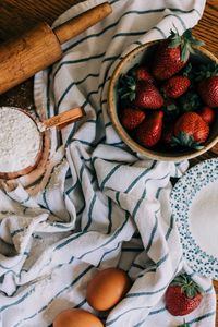 Preview wallpaper strawberries, flour, eggs, cooking