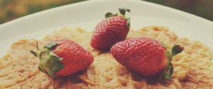 Preview wallpaper strawberries, food, berries