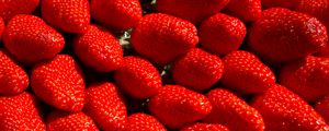 Preview wallpaper strawberries, fruit, berry, macro