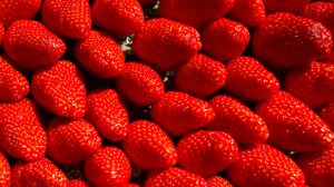 Preview wallpaper strawberries, fruit, berry, macro