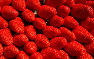 Preview wallpaper strawberries, fruit, berry, macro