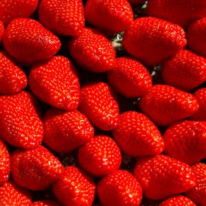Preview wallpaper strawberries, fruit, berry, macro