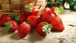 Preview wallpaper strawberries, fruit, sweet