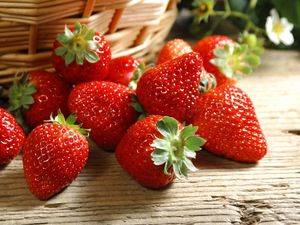 Preview wallpaper strawberries, fruit, sweet