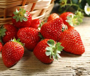 Preview wallpaper strawberries, fruit, sweet