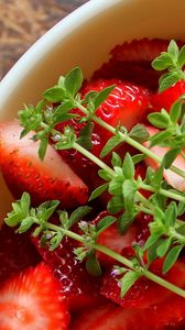 Preview wallpaper strawberries, herb, bowl, berry