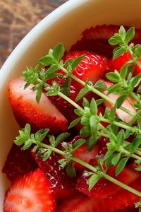 Preview wallpaper strawberries, herb, bowl, berry