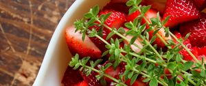 Preview wallpaper strawberries, herb, bowl, berry