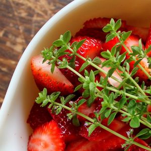 Preview wallpaper strawberries, herb, bowl, berry