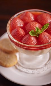 Preview wallpaper strawberries, pudding, dessert