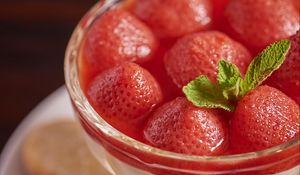 Preview wallpaper strawberries, pudding, dessert