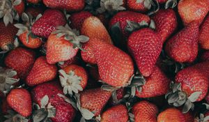 Preview wallpaper strawberries, red, ripe, berries, fresh