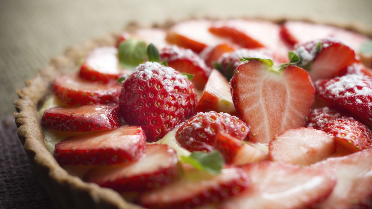 Wallpaper strawberries, slices, pie, dessert