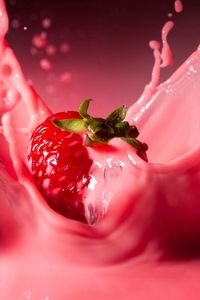 Preview wallpaper strawberries, spray, liquid, splash