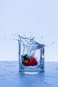 Preview wallpaper strawberries, spray, splash, glass
