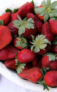 Preview wallpaper strawberries, sweet, dish, fruit