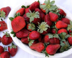 Preview wallpaper strawberries, sweet, dish, fruit