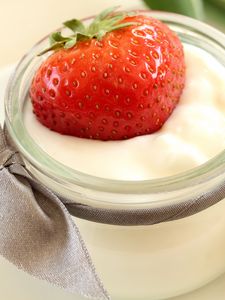 Preview wallpaper strawberries, yogurt, rose