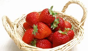 Preview wallpaper strawberry, basket, ripe, fresh