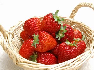 Preview wallpaper strawberry, basket, ripe, fresh