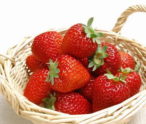 Preview wallpaper strawberry, basket, ripe, fresh