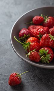 Preview wallpaper strawberry, berries, fruit, red, bowl