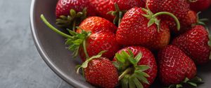 Preview wallpaper strawberry, berries, fruit, red, bowl